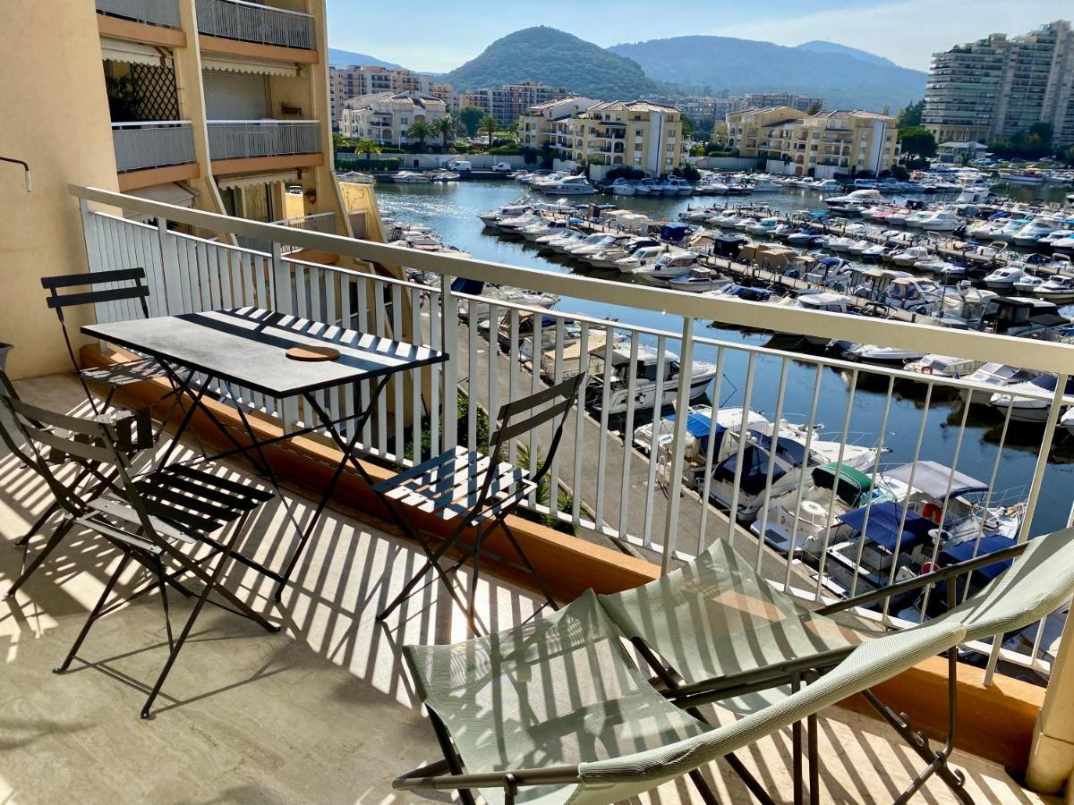 Appartement Lumineux 6 Places Avec Vue Sur Marina 망들리유 라 나플 외부 사진